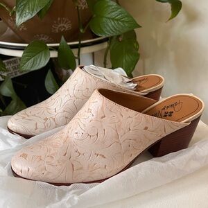 Patricia Nash Michaela Ivory Tooled Mules Shoes